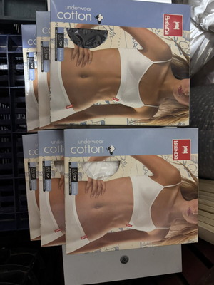 Belinda top set of 6, new, size M/L with adjustable straps