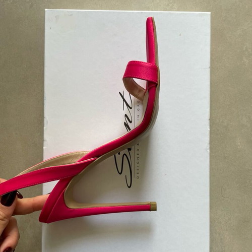 Envie Shoes pink satin sandals like new, size 39