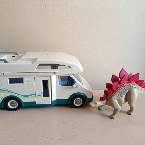 Playmobil camper and dinosaur used