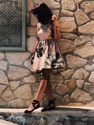 ASOS dress pink with gold floral pattern like new, size EU 38
