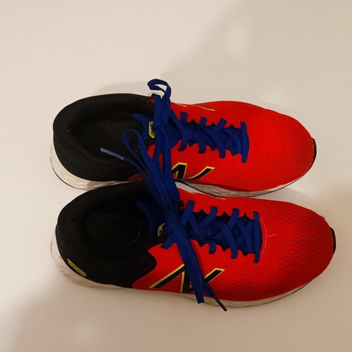 New Balance Fresh Foam Arishi V2 sneakers used, size 38, black and red
