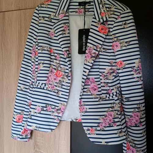 Women's blazer new, size large with slim fit for s-m