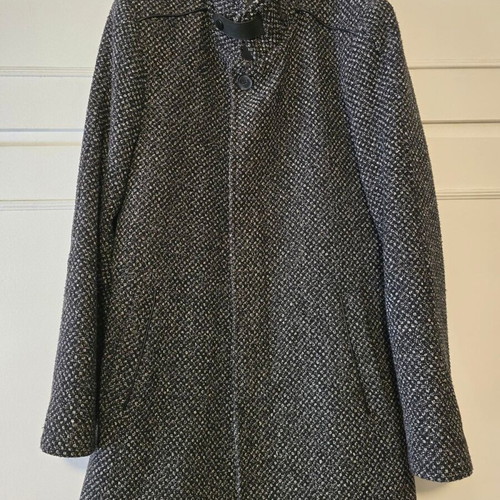 Vittorio men's coat like new, size 52, black and gray