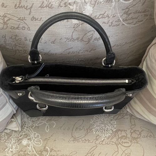 DKNY handbag black like new, elegant and easy to carry