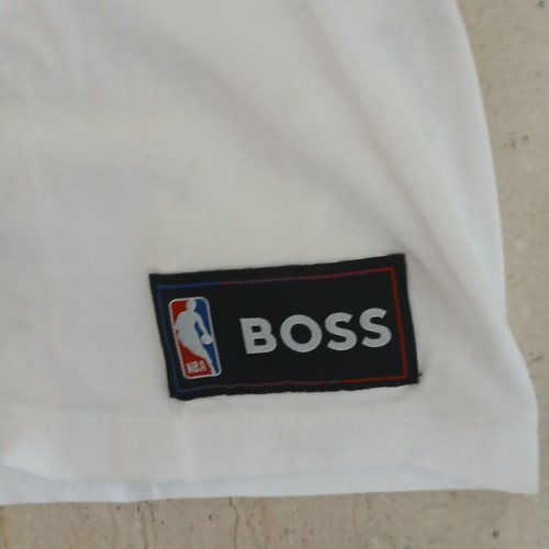 T shirt medium white Lakers Boss used, excellent condition