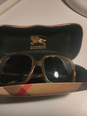 Burberry B4073 γυναικεία γυαλιά ηλίου με μπεζ ταρταρούγα σκελετό
