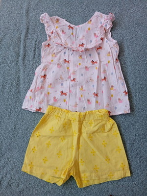 Girls clothing set like new, 2 years, H&M top and Evita shorts