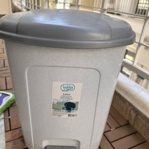 Trash bin gray color 30 liters like new