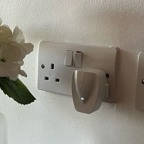 Travel adapter UK to USA (Type B) like new