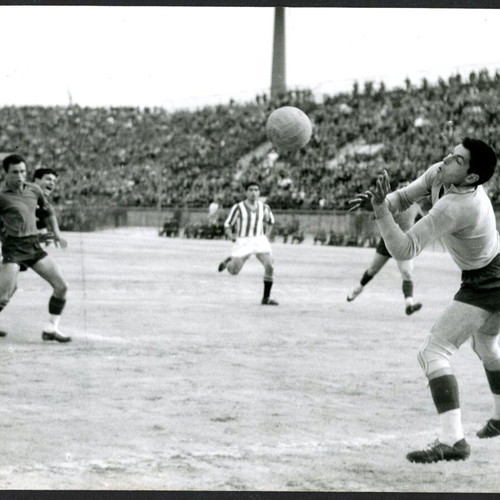 Photograph Olympiacos vs Panionios used, authentic, 1960