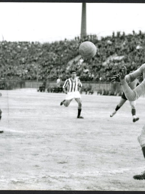 Photograph Olympiacos vs Panionios used, authentic, 1960