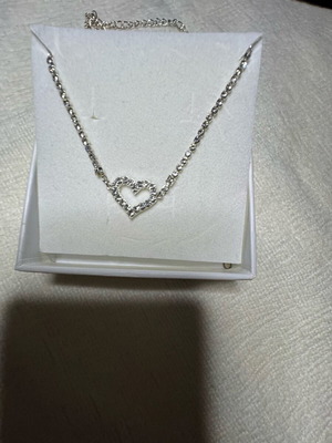 Necklace with heart-shaped stone new silver