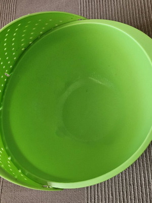 Plastic basin with colander slightly used