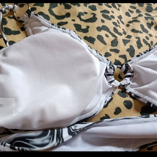 Women's swimsuit size medium like new with adjustable strap