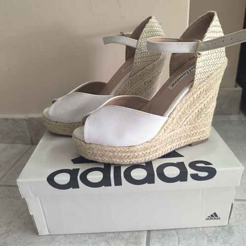White platform sandals like new, size 37