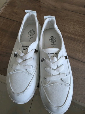 Casual sneakers λευκά σαν καινούργια, γυναικεία μέγεθος 37