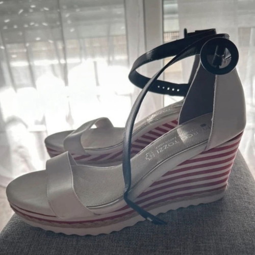 Marco Tozzi platform sandals size 40-41 new, white with striped heel