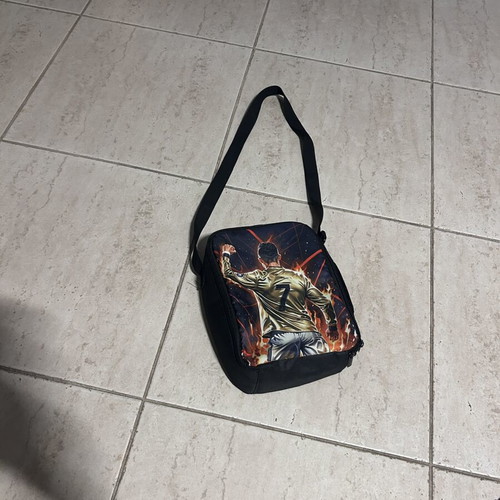 Ronaldo crossbody bag like new with bottle holder and zipper