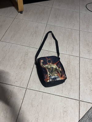 Ronaldo crossbody bag like new with bottle holder and zipper
