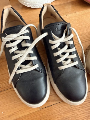 Clarks athletic shoes like new, size 37, black