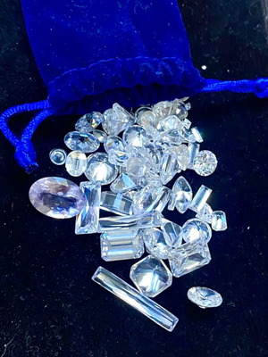 Zircon stones new, pack N4 with 112 stones 390ct