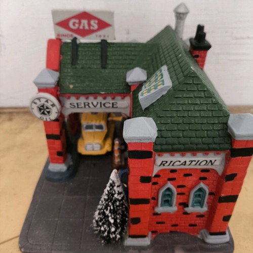 Decorative gas station like new with vehicles