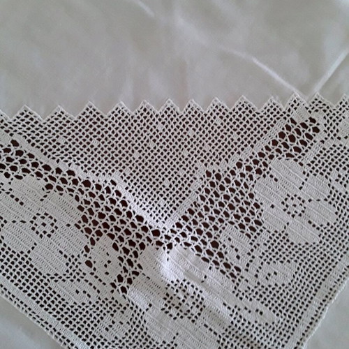 Tablecloth new 1.25x1.25 m square with crochet