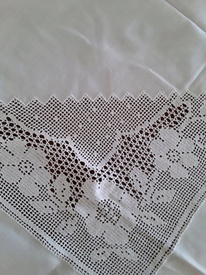 Tablecloth new 1.25x1.25 m square with crochet