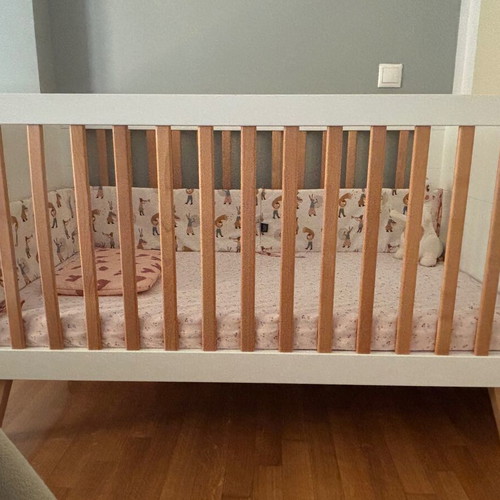 Swing baby cot and mattress like new, 70x140 cm, beech wood