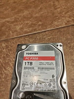 Toshiba PC P300 HDWD110 1TB hard drive refurbished, pack of 8