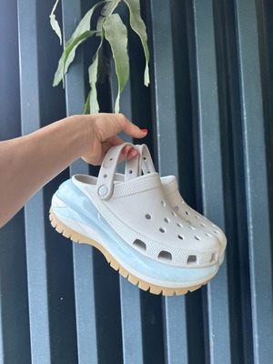 Crocs Classic Mega Crush Clogs baby blue used, size M5 W7 EU38