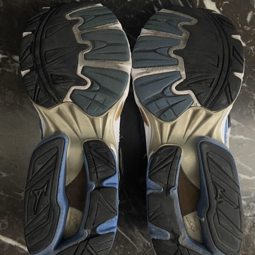 Mizuno Wave Nexus 6 Running Shoes used, size 46, silver and blue
