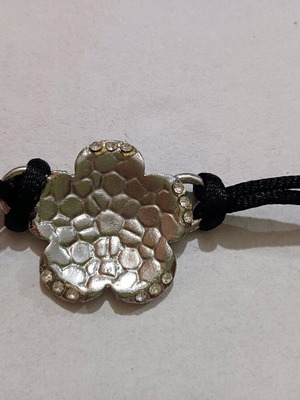 Flower necklace like new