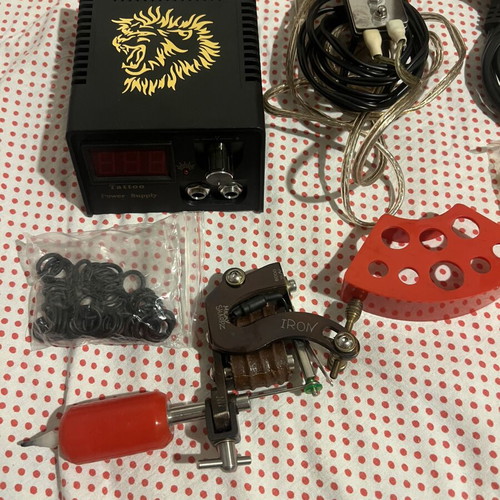 Micky Sharpz tattoo machine used with accessories