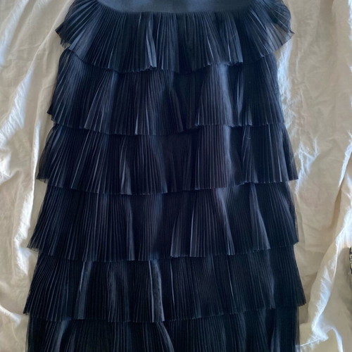 H&M skirt size 40 like new, black