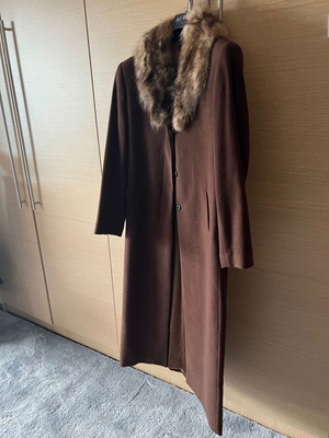 Rococo coat used with detachable fur collar, brown, size M