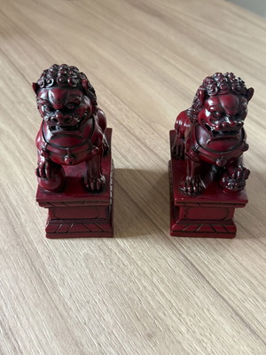 Ζευγάρι Feng Shui Foo Dogs, κινέζικα λιοντάρια φύλακες, βαθύ κόκκινο