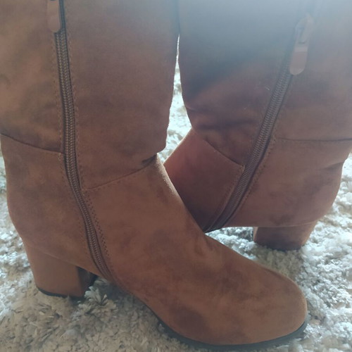 Suede tabba ankle boots like new with medium heel size 37