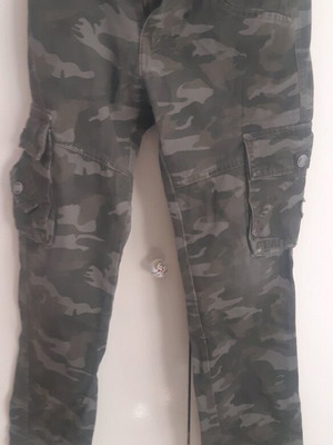 Camouflage pants for boys 10-12 years like new, green