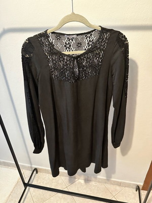 Dress with lace front and sleeves like new, size S
