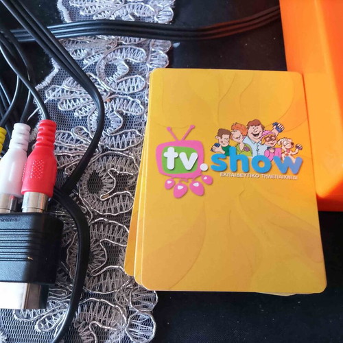 TV Show Console 2000 with 4 Controllers, Like New, Complete Set