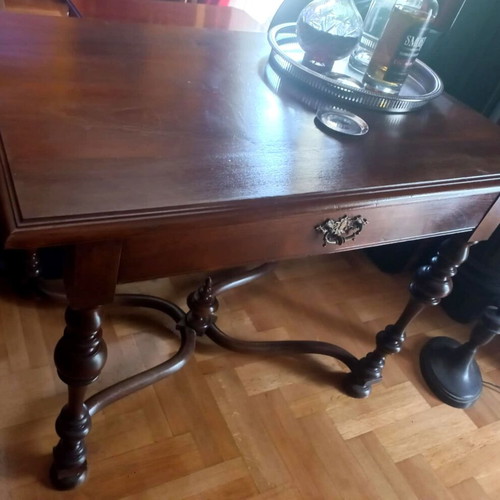 Neoclassical table used very elegant in excellent condition