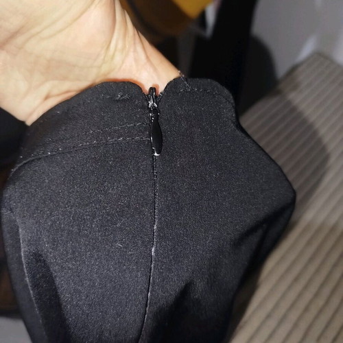 Asymmetric black skirt M-L used