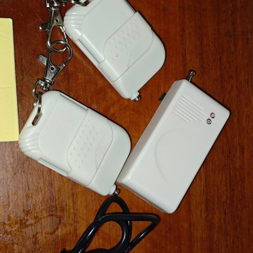 Home Security wireless alarm system like new with remote controls and siren