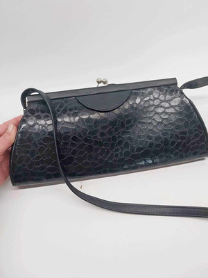 Винтидж дамска чанта за рамо от естествена черна кожа от Рига като ново