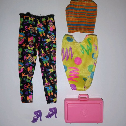 Vintage Barbie clothing set like new with accessories