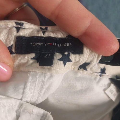 Tommy Hilfiger pants and Mayoral shorts for a 2-year-old boy, both together for 9 euros