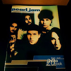 Pearl Jam - A tear out photobook 1993