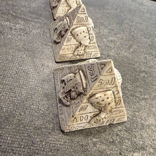 Decorative Egyptian pyramid figures set of 3 new