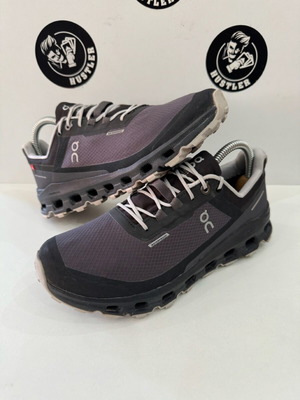 On Cloud sports shoes size 38, gray